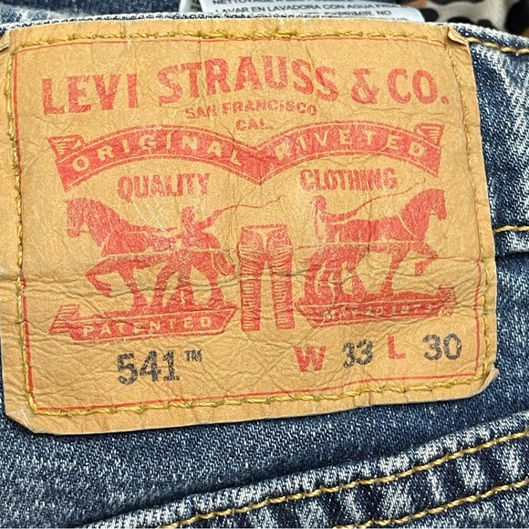 Levi's Other - Mens Levi's 541 33 x 30 medium Wash Jeans
